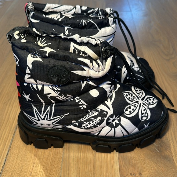 FARM Rio Lug Sole Puffer Bootie In Cerrado Sky Black - Picture 7 of 9